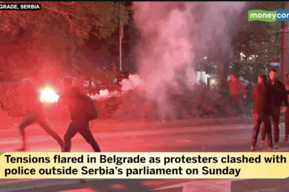 Сблъсъци в Белград: 37 арестувани след противопоставяне между протестиращи и привърженици на Вучич