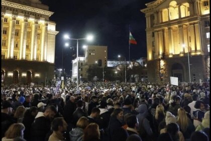 Масов протест блокира парламента утре: ПП печели подкрепа от бизнеса и артистите