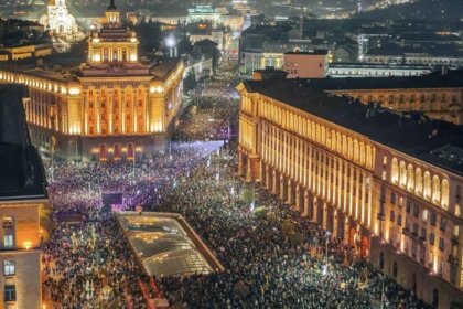 Полиция с щитове блокира ДПС-Ново начало след сблъсък с маскирани