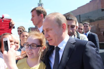 Путин склони да говори с Макрон