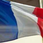 Френският парламент прие спешен закон за временно финансиране на държавата