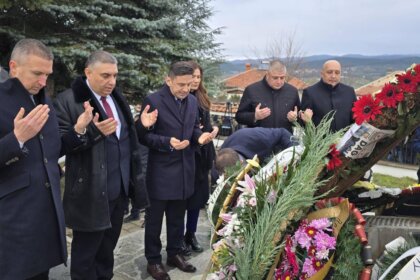 ДПС превърна поклонението на Тюркян чешма във възхвала на Пеевски
