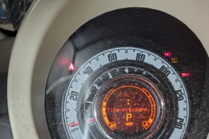 Автомобилните гиганти режат максималната скорост на масовите коли до 120 км/ч
