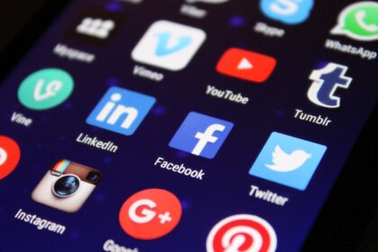 Русия блокира WhatsApp в цялата страна днес