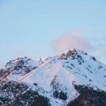 Издирват загубил се турист в планината
