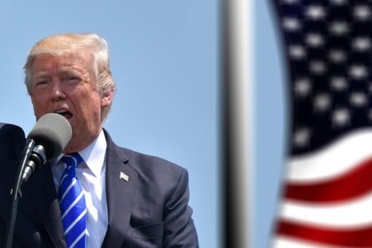 Тръмп вдигна митата до 15% за всички страни