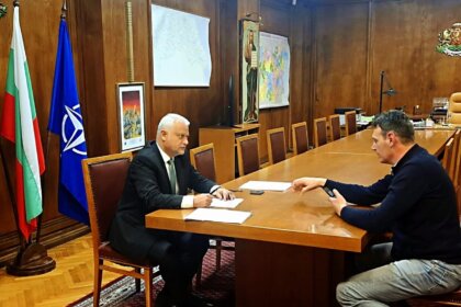 Министър Дечев се срещна с кмета на Бистрица след палеж