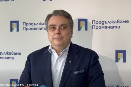 Асен Василев призова Радев да подкрепи протеста срещу Борислав Сарафов