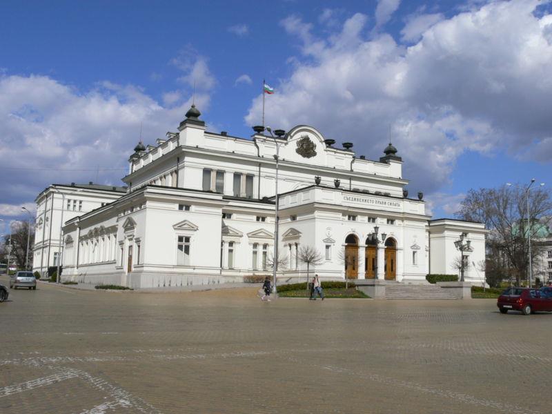 Парламентът предприема стъпки за освобождаване на църквата от данък върху наемите