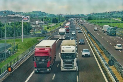 Продажбите на нови коли се сринаха с 19,5%