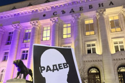 Радев влиза в политиката, но пропусна протеста срещу Сарафов: Какво казва мълчанието?