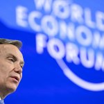 Шефът на Световния икономически форум подаде оставка заради връзки с Епстийн