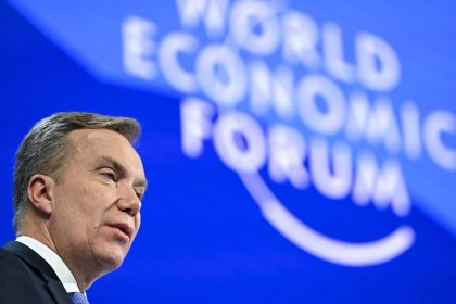 Шефът на Световния икономически форум подаде оставка заради връзки с Епстийн