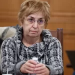 Михайлова: Парламентът не трябва да работи по време на кампания