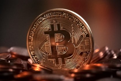 Биткойнът прескочи 68 000 долара след потвърждението за смъртта на Хаменей