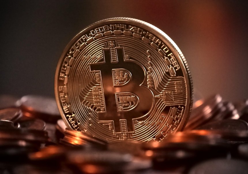Биткойнът прескочи 68 000 долара след потвърждението за смъртта на Хаменей