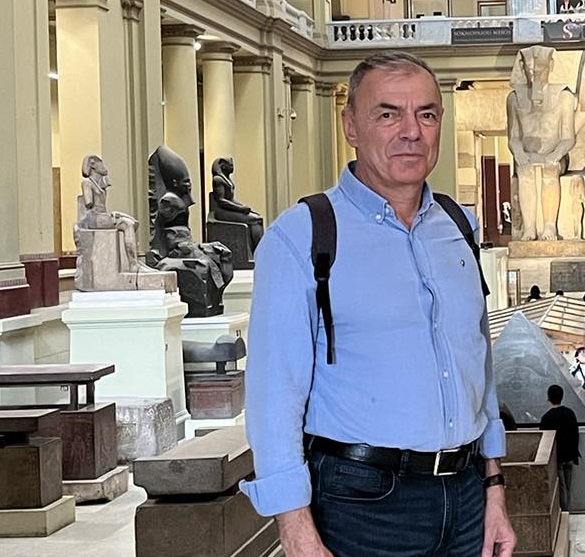 Половината учители в „Космос“ без правоспособност