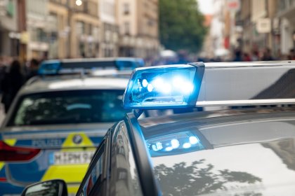 Теодора Георгиева се прибра в София с полицейска охрана