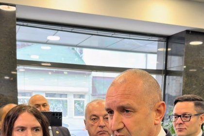 Радев се заяде с Асен Василев заради думи на Даниел Лорер