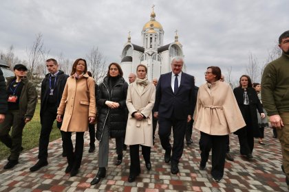 Надежда Нейнски в Буча: Путин оставя само смърт и руини