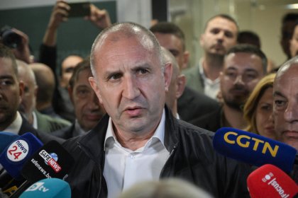 Копринков в неплатен отпуск като президентски секретар