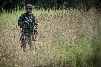 Армията е изправена пред недостиг на средства и войници
