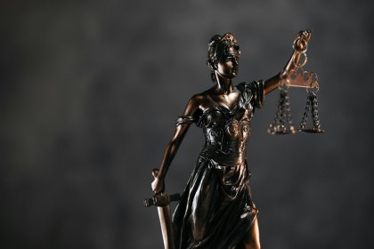 ВСС най-сетне проверява пътуванията на прокурор Русинова с Пепи Еврото