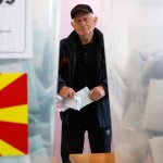 Над 210 000 македонци доказаха български произход с документи