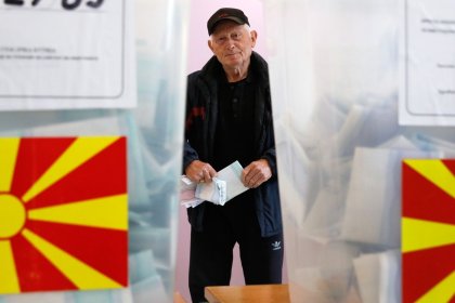 Над 210 000 македонци доказаха български произход с документи