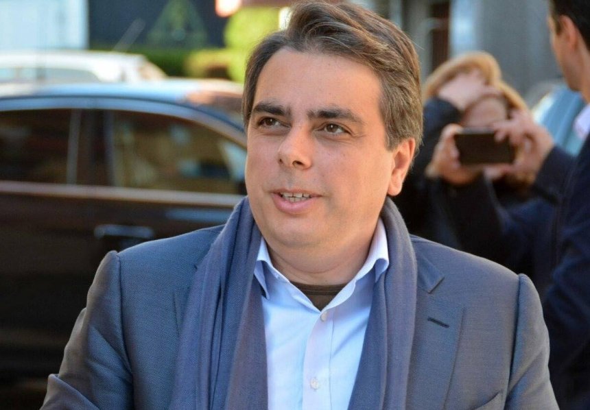 Асен Василев към партията на Радев: "Пак ли ще мълчите за охраната на Пеевски и Борисов?"