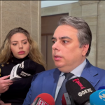 Асен Василев с уточнение за агентите на ДС в листите на Румен Радев