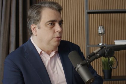 Василев: Приоритет е антикризисен пакет за доходите — борбата срещу Борисов и Пеевски е необратима