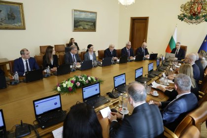 Правителството се изправя срещу съдебните шамари срещу журналисти