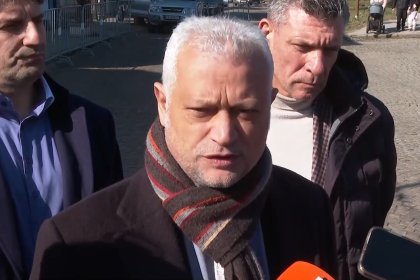 Дечев в защита на Кандев