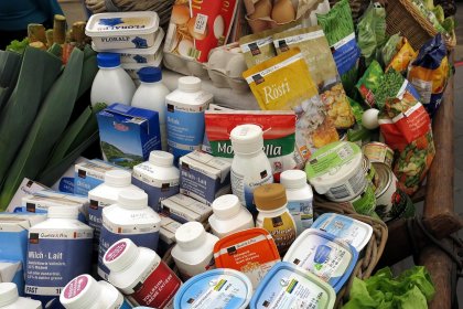 Унищожават тонове млечни продукти