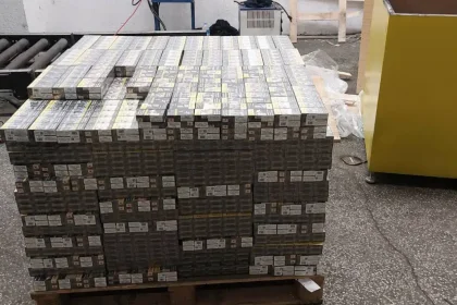 Двама остават в ареста след разбиването на нелегална фабрика за цигари в Дупница