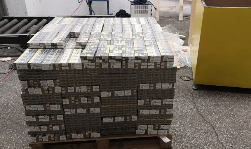 Двама остават в ареста след разбиването на нелегална фабрика за цигари в Дупница