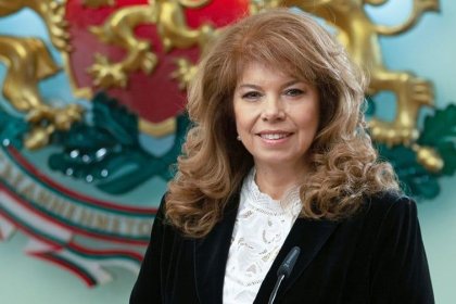 Президентът започва консултации с всички партии в решаваща седмица за България