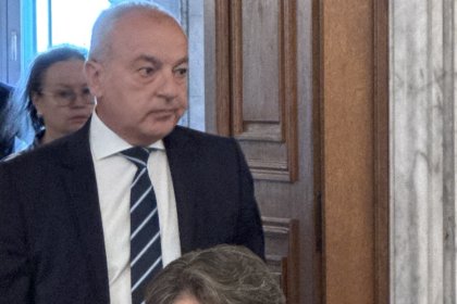 Гълъб Донев блокира след въпрос на Асен Василев