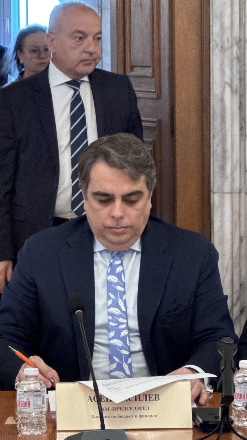 Гълъб Донев блокира след въпрос на Асен Василев