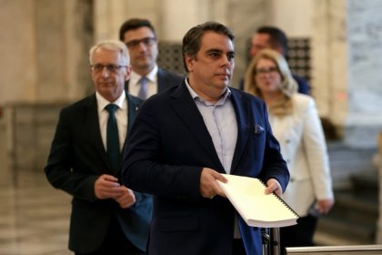 Йотова обнародва Бюджет 2026 без вето, ПП отговориха остро