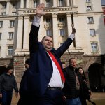Кметове на Пеевски се преориентират към новата власт преди местния вот