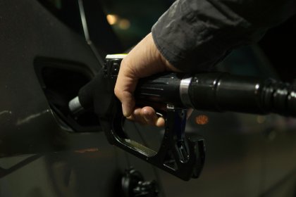 Петролът поскъпва заради иранските заплахи