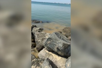 Фекални води се изляха на плаж в Свети Влас — ВиК Бургас санкционирани