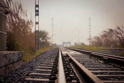 Влак дерайлира край София, спря движението между Владая и Горна баня
