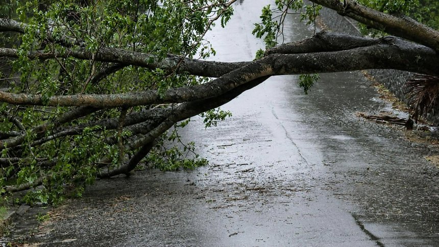 Мъж остава в неизвестност след пороя в Пещера