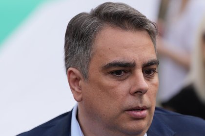 Асен Василев: Няма богата държава с евтин труд и ниски заплати