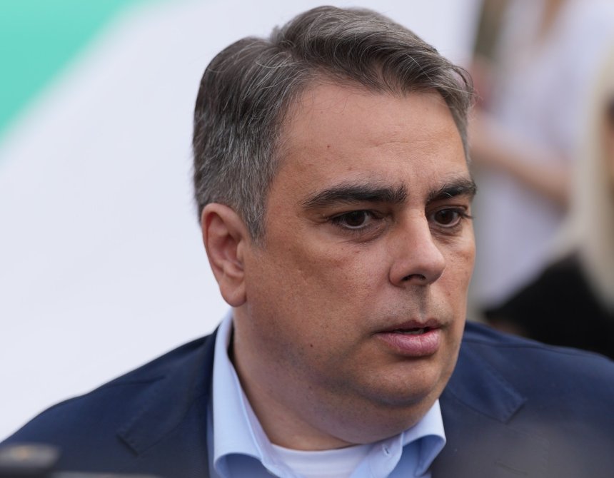 Асен Василев: Няма богата държава с евтин труд и ниски заплати
