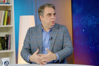 Асен Василев: Управляващите не са произвели една фактура, идва тежка зима