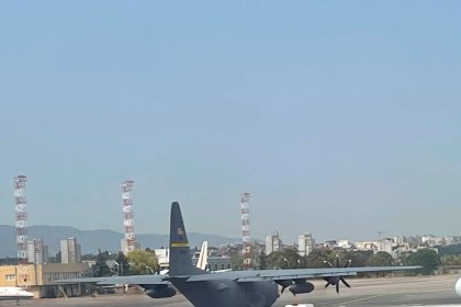 Американски военни самолети отново кацнаха в София